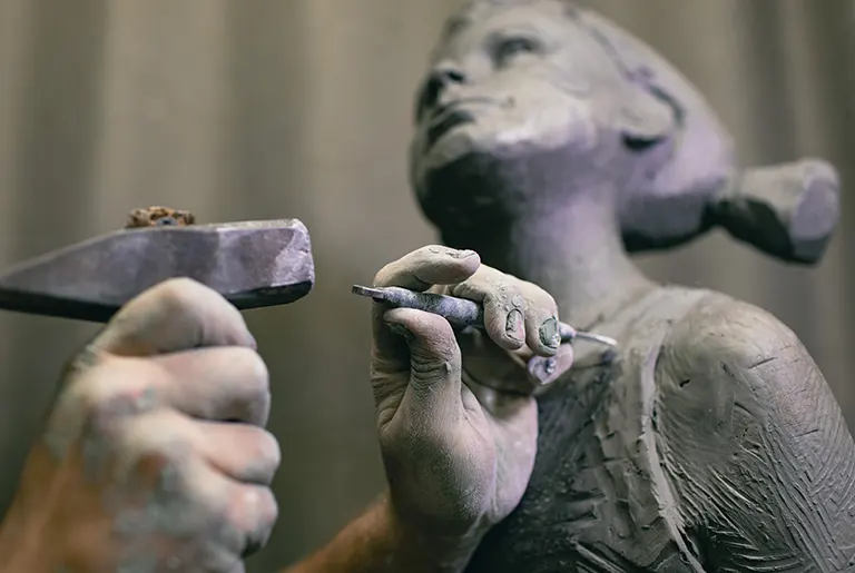 Werkzeuge und Methoden, die Skulpturen zum Leben erwecken